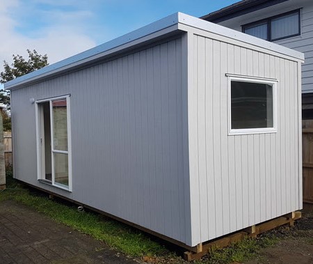 Large Cabin with Bathroom and Kitchenette - Energiser