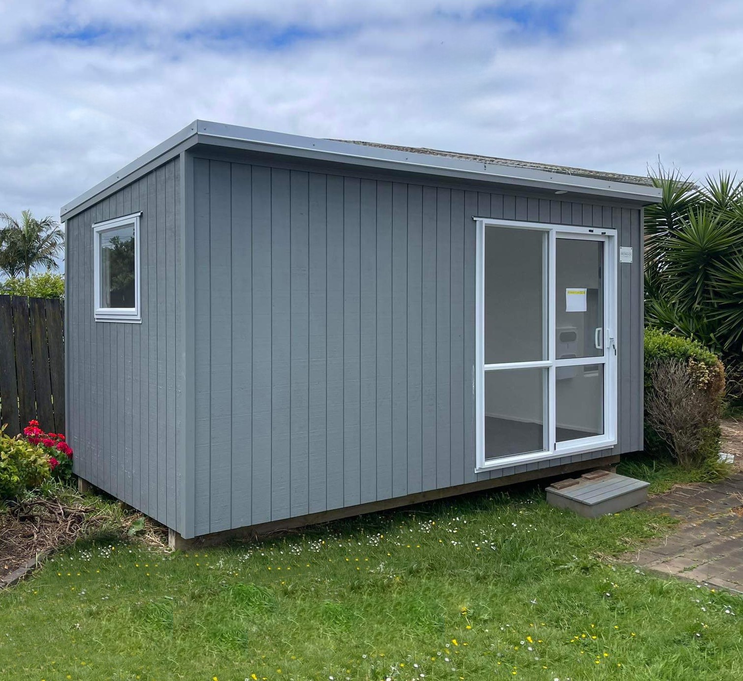 4.8 x 2.4m Extra Large Cabin